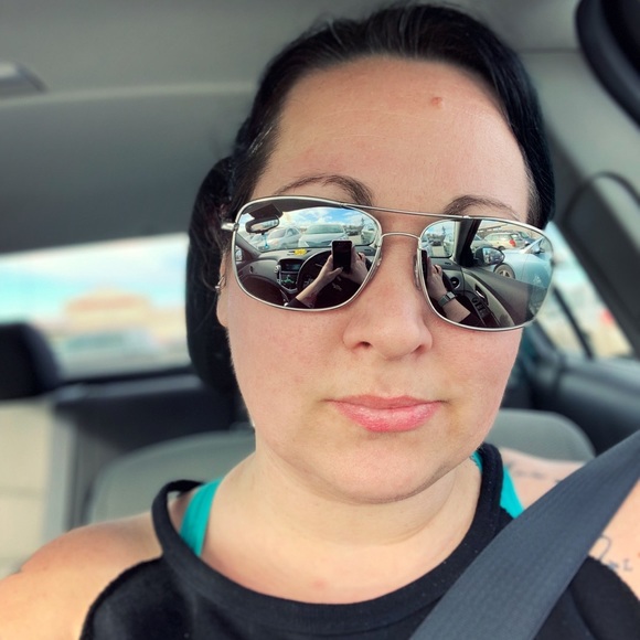 Meet your Posher, Christy - Picture 2 of 4